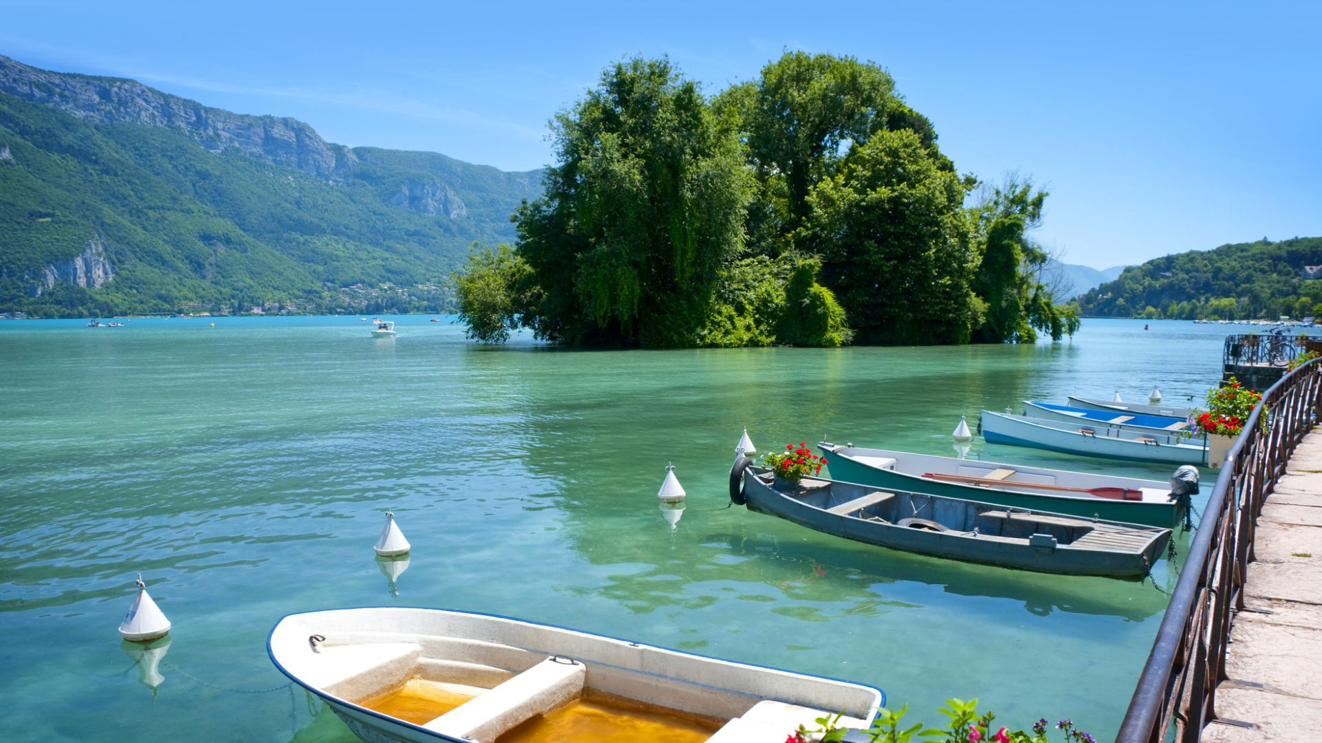 Boat Lake Annecy