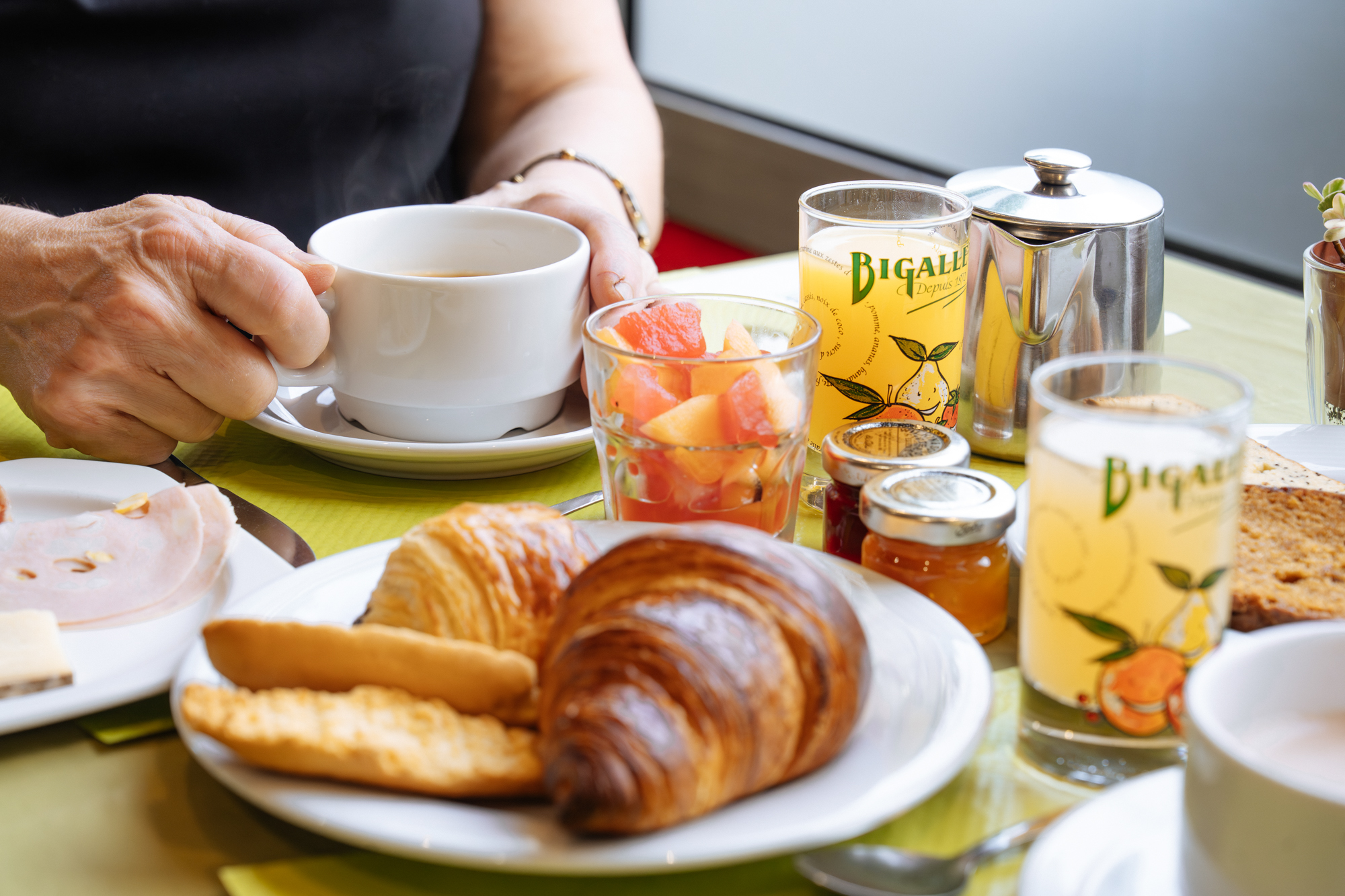 BREAKFAST at Hotel Bellevue WEB 25